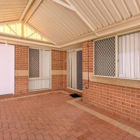 City Heights Perth Bagian luar foto