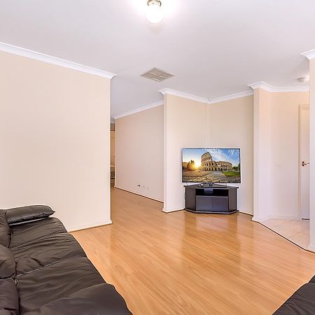City Heights Perth Bagian luar foto