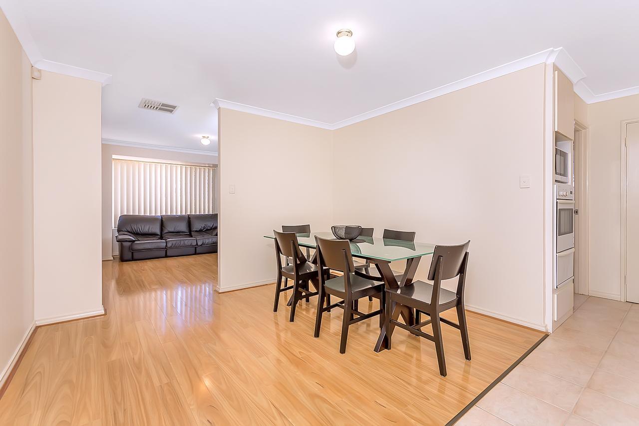 City Heights Perth Bagian luar foto