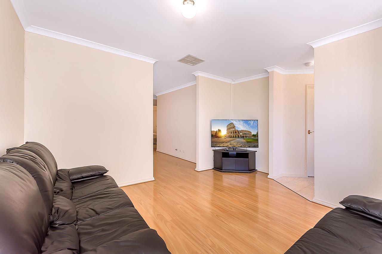 City Heights Perth Bagian luar foto
