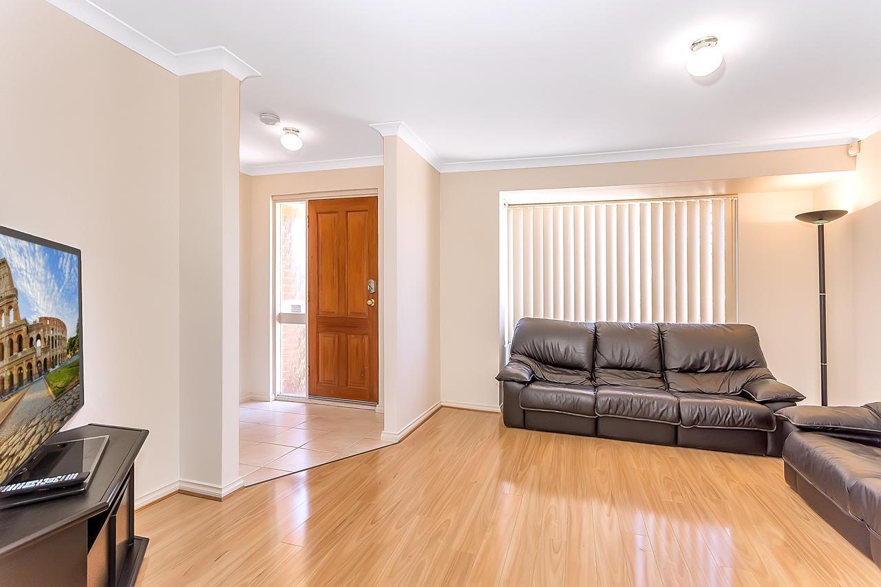 City Heights Perth Bagian luar foto