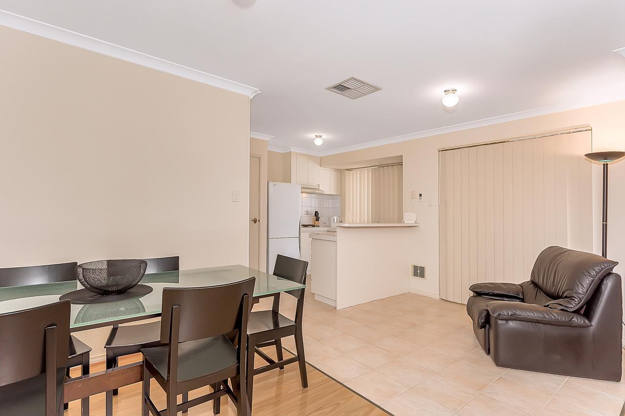 City Heights Perth Bagian luar foto