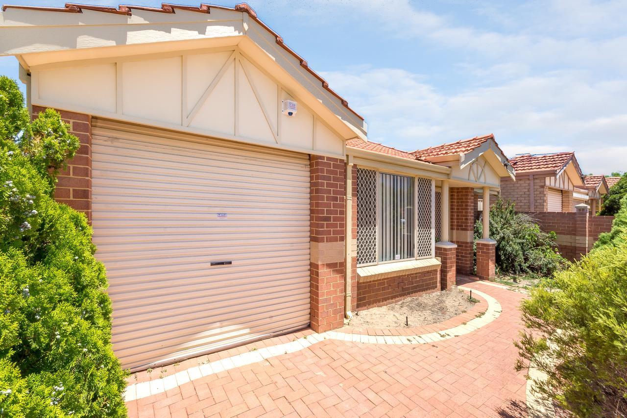 City Heights Perth Bagian luar foto